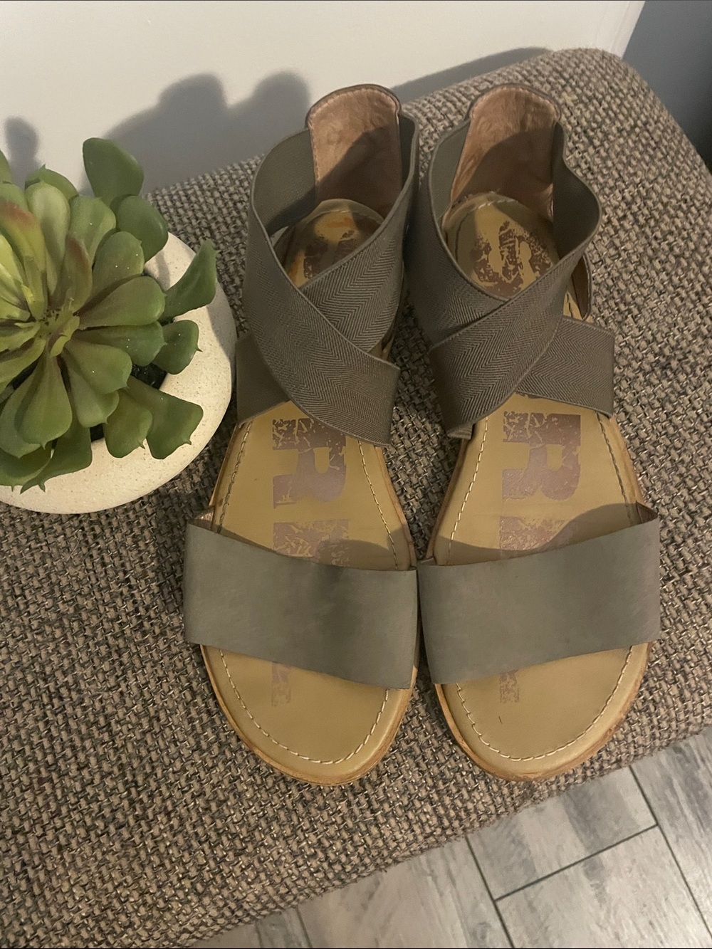 Sorel Grey Crisscross Strap Sandals